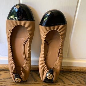 Tory Burch Ballet Flats / Black & Camel